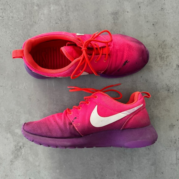 Nike Women's Roshe Run Pink Ombre Laser Crimson / Bright Grape - Picture 1 of 10